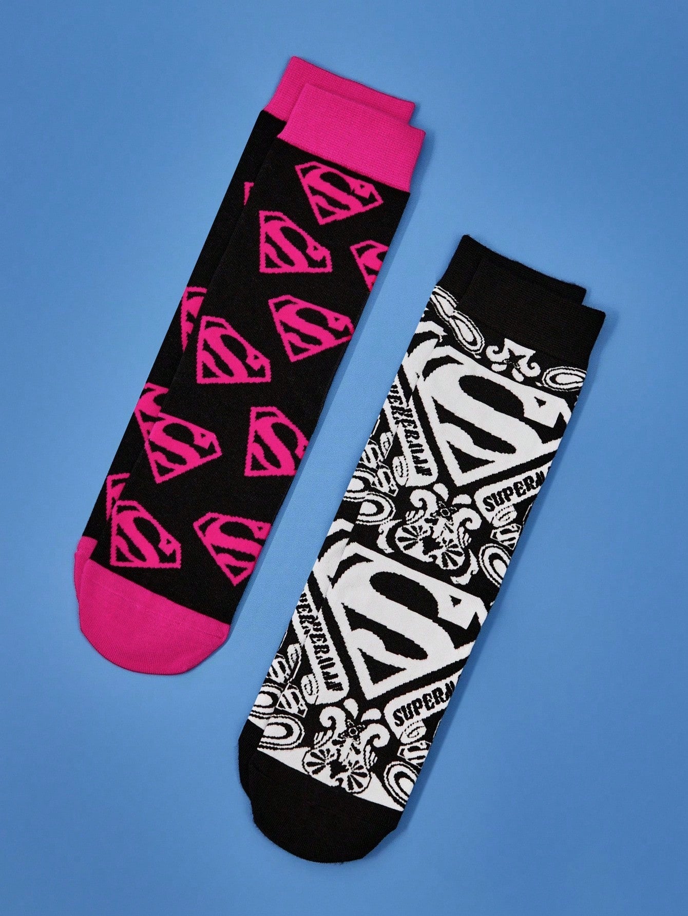 SUPERMAN 2 Pairs Unisex Breathable & Moisture-Wicking Crew Socks With Reinforced Toe And Heel, Superhero Logo Design, Suitable For All Seasons, Black And Pink