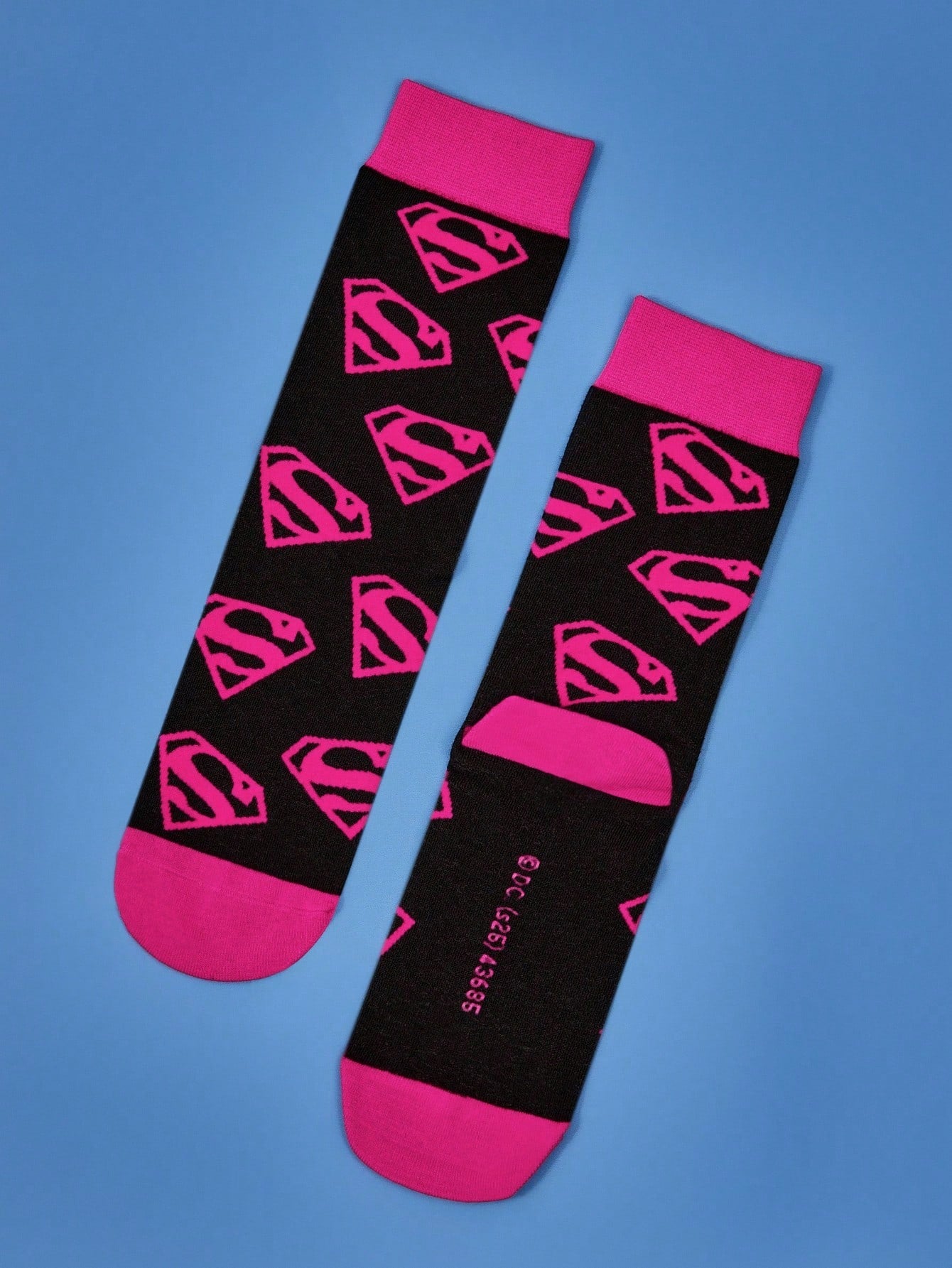SUPERMAN 2 Pairs Unisex Breathable & Moisture-Wicking Crew Socks With Reinforced Toe And Heel, Superhero Logo Design, Suitable For All Seasons, Black And Pink