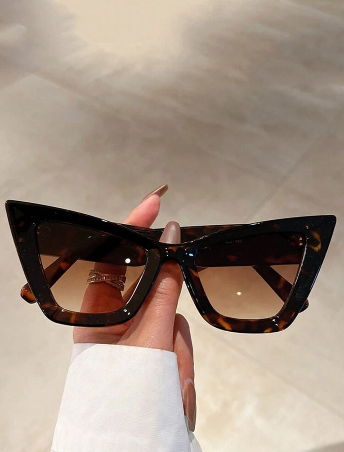 Large Frame Minimalist Fashion Cat Glasses