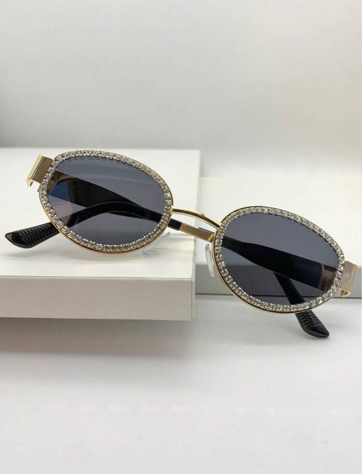 Oval Frame Rhinestone Decorated Fashion Glasses
