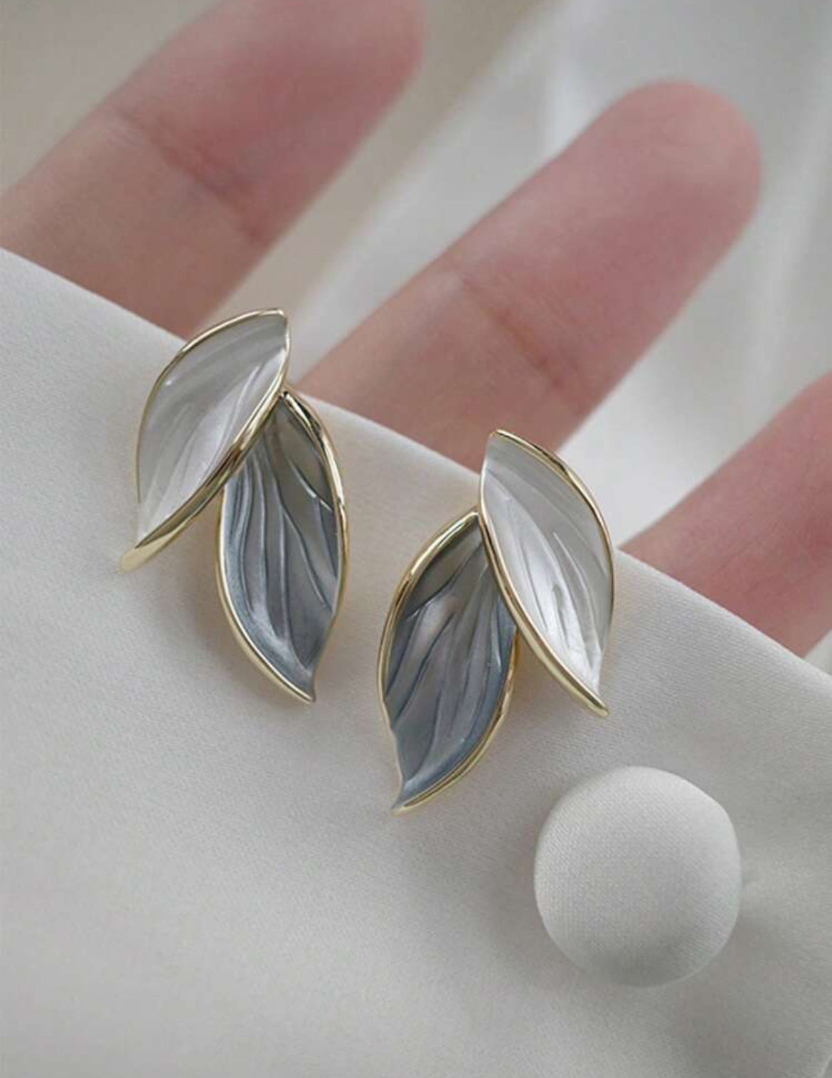 Blue And White Elegant Shell Gray Evening Earrings