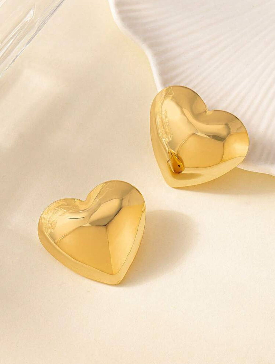 Exaggerate Shiny Golden Heart Shaped Stud Earrings For Women Daily Wear Valentines