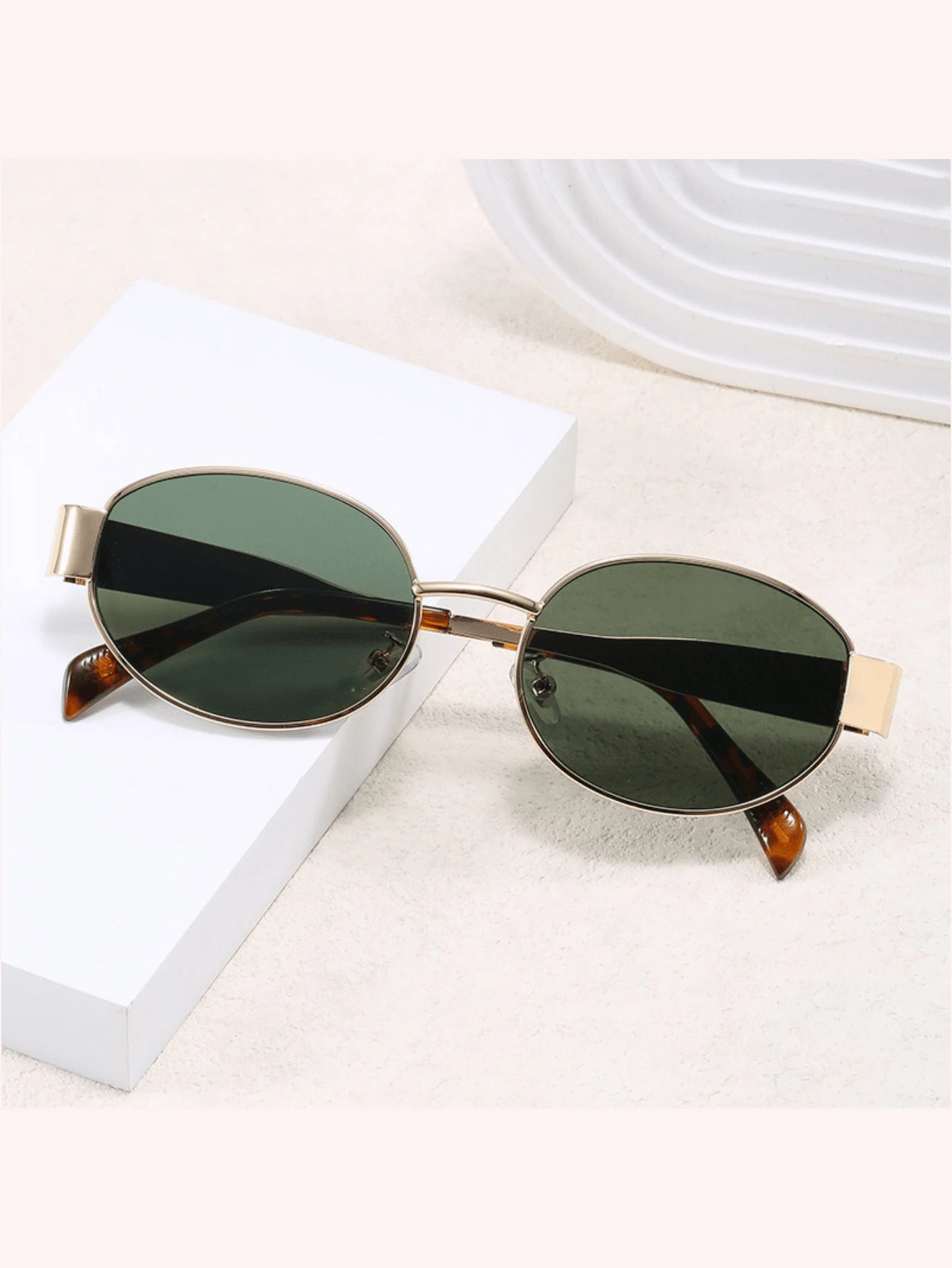 Retro Oval Fashion sunglass/eyewear For Women