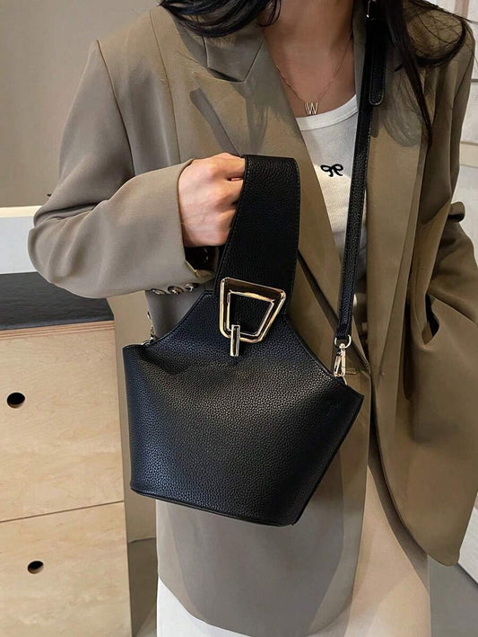Pre Order Fashionable And Versatile Handbag With Contrasting Colors, Portable And Adjustable Shoulder Strap With Metal Decoration, Crossbody Bag, Elegant, Simple Shoulder Bag, Suitable For Business Trips