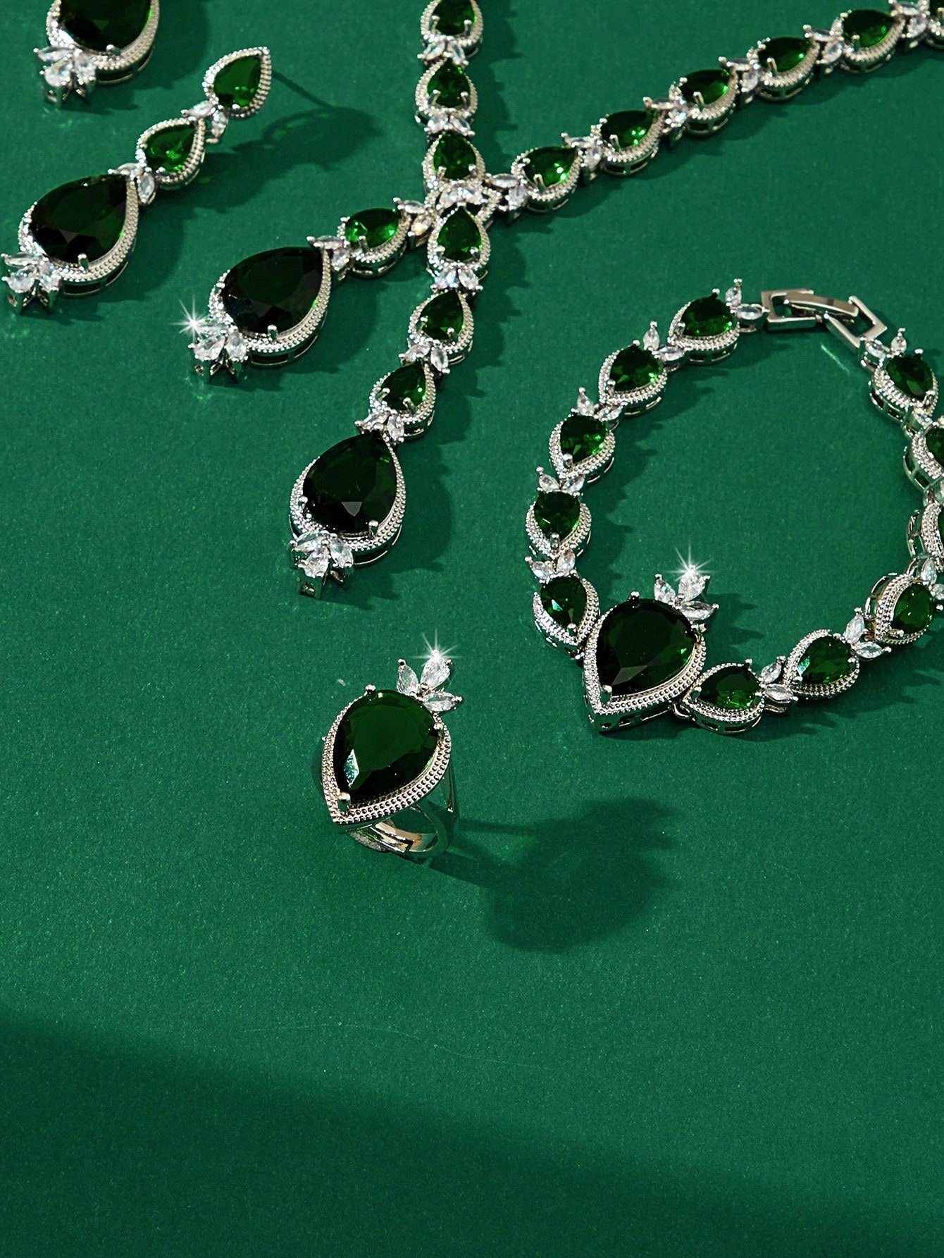 Luxury Jewelry Set With Green Artificial Zirconia Stone