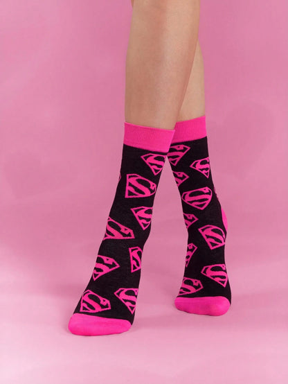 SUPERMAN 2 Pairs Unisex Breathable & Moisture-Wicking Crew Socks With Reinforced Toe And Heel, Superhero Logo Design, Suitable For All Seasons, Black And Pink