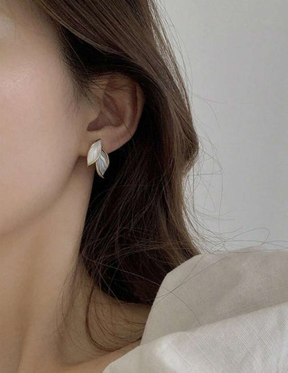 Blue And White Elegant Shell Gray Evening Earrings