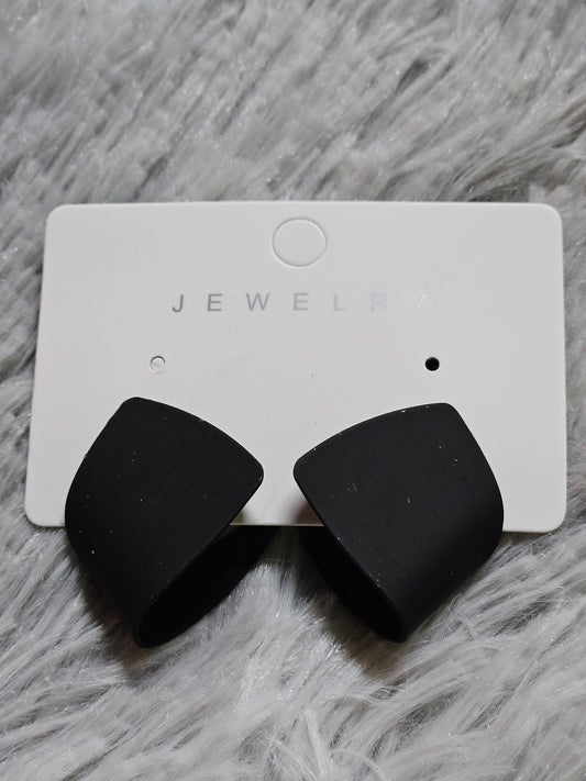 Matte Bold Curve Earrings