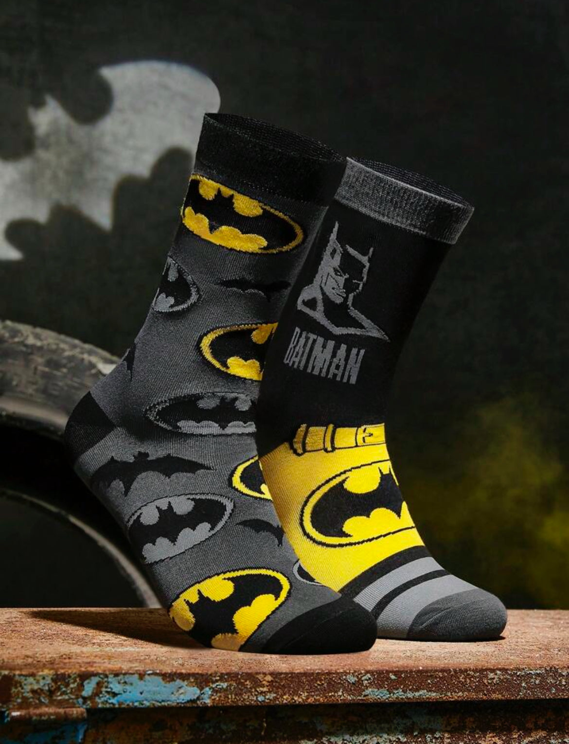 BATMAN 2 Pairs Hero And Bat Logo Pattern Colorblock Crew Socks,Suitable For All Seasons, Unisex,Men,Women, Cool Socks, Graphics Socks