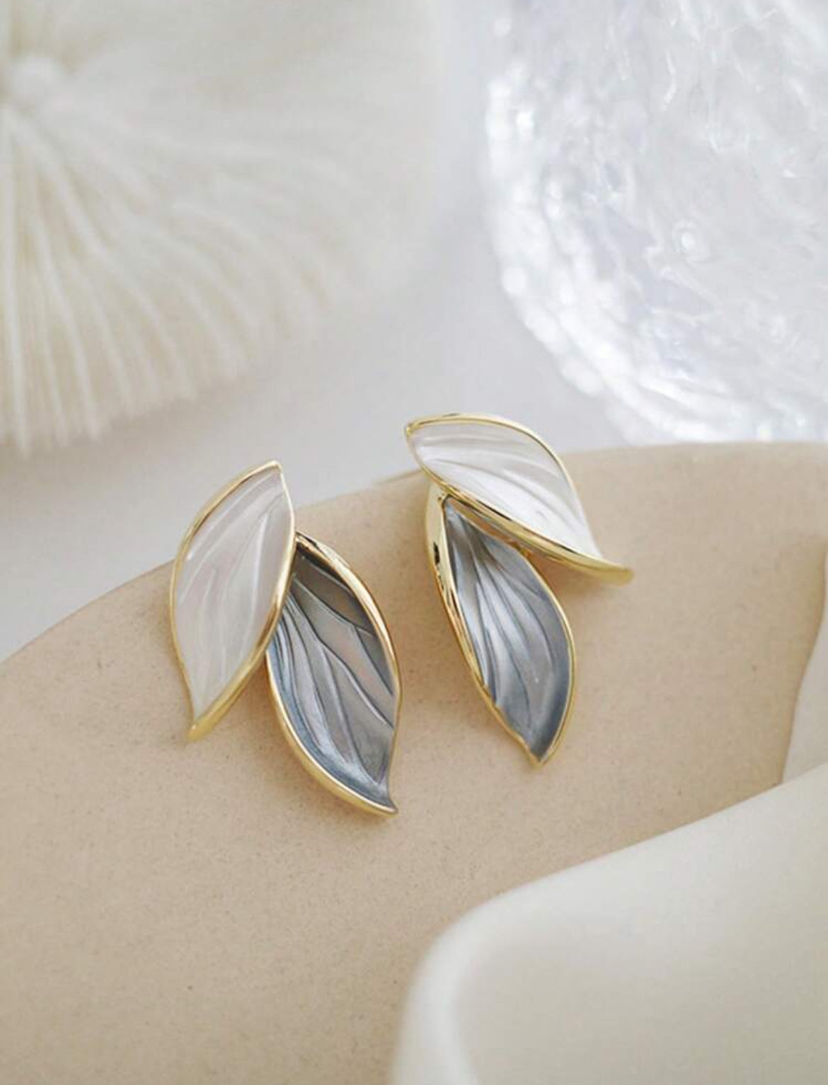 Blue And White Elegant Shell Gray Evening Earrings