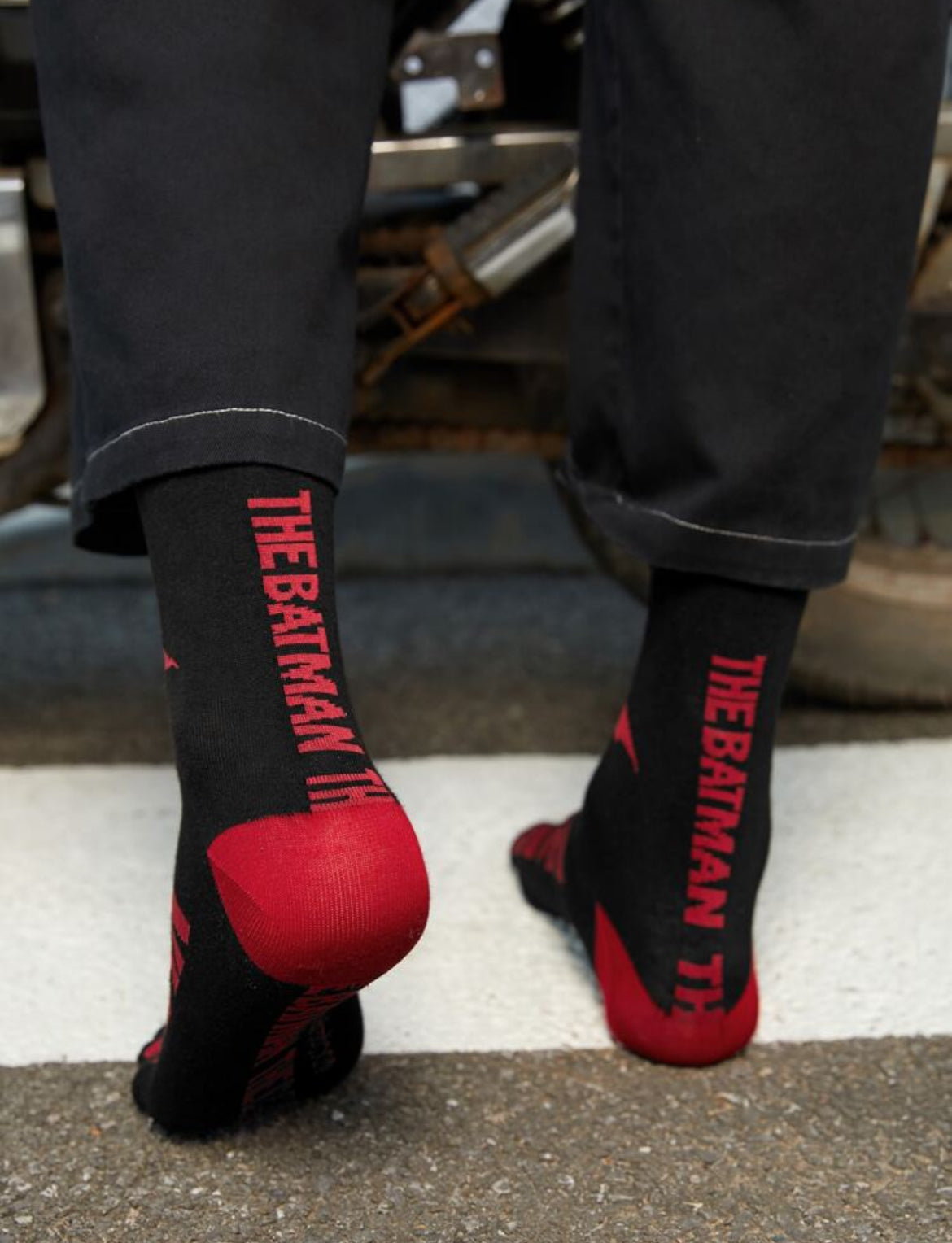 THE BATMAN | Men Bat & Letter Graphic Crew Socks