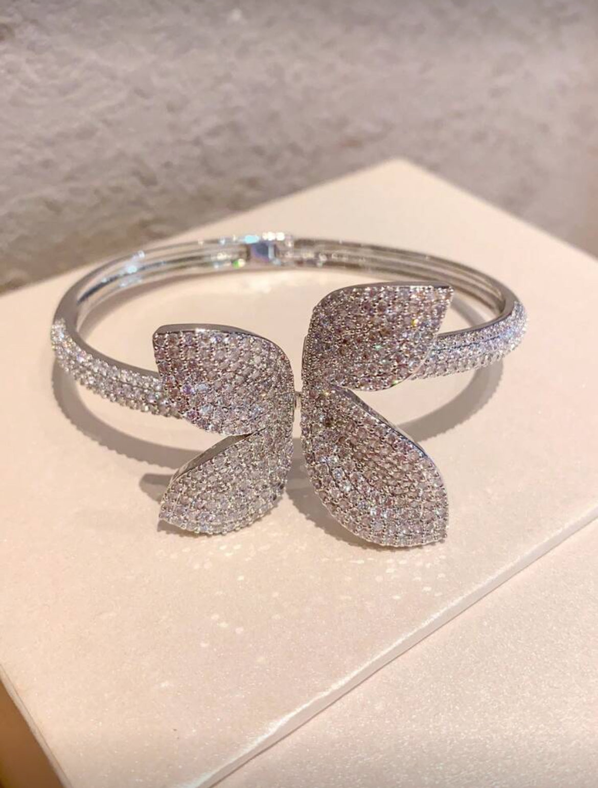 Fashionable & Luxurious Cubic Zirconia Bracelet.Starry Flower Design Elegant Jewelry, Suitable As Gift, Party, bracelet / bangles
