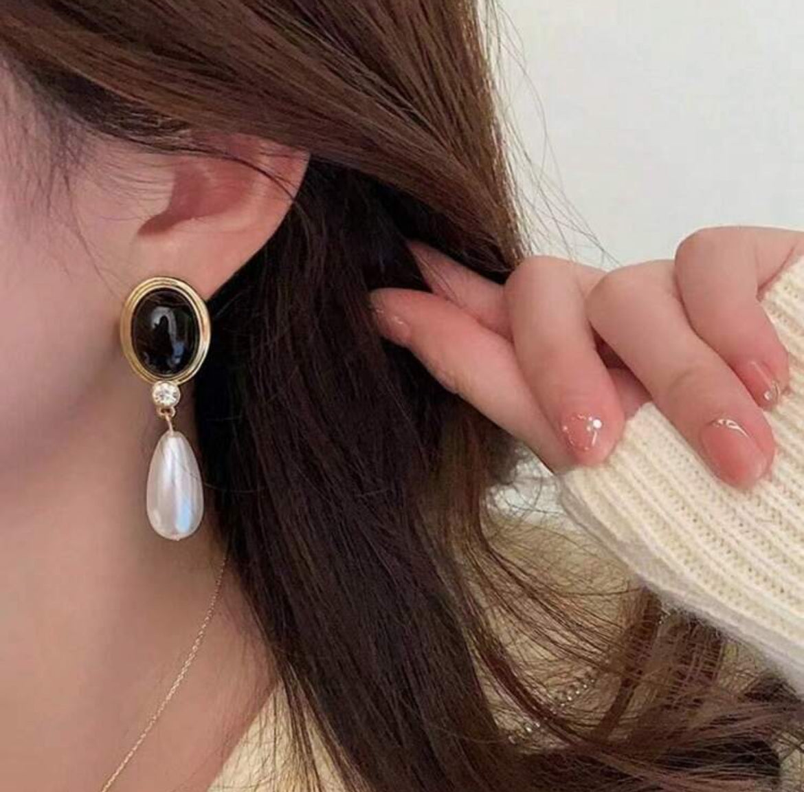 Vintage Black Faux Pearl Teardrop Dangle Earrings