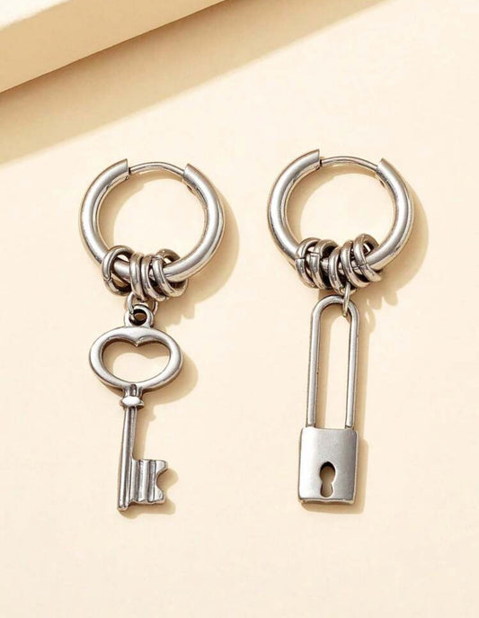 Punk Style Retro Simple Asymmetric Lock & Key Earrings