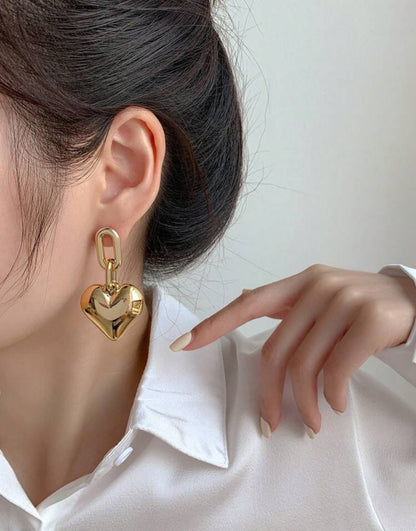 Dangling Gold Heart-Shaped Earrings Simple & Fashionable
