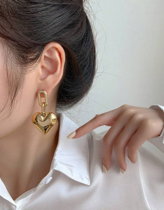 Dangling Gold Heart-Shaped Earrings Simple & Fashionable