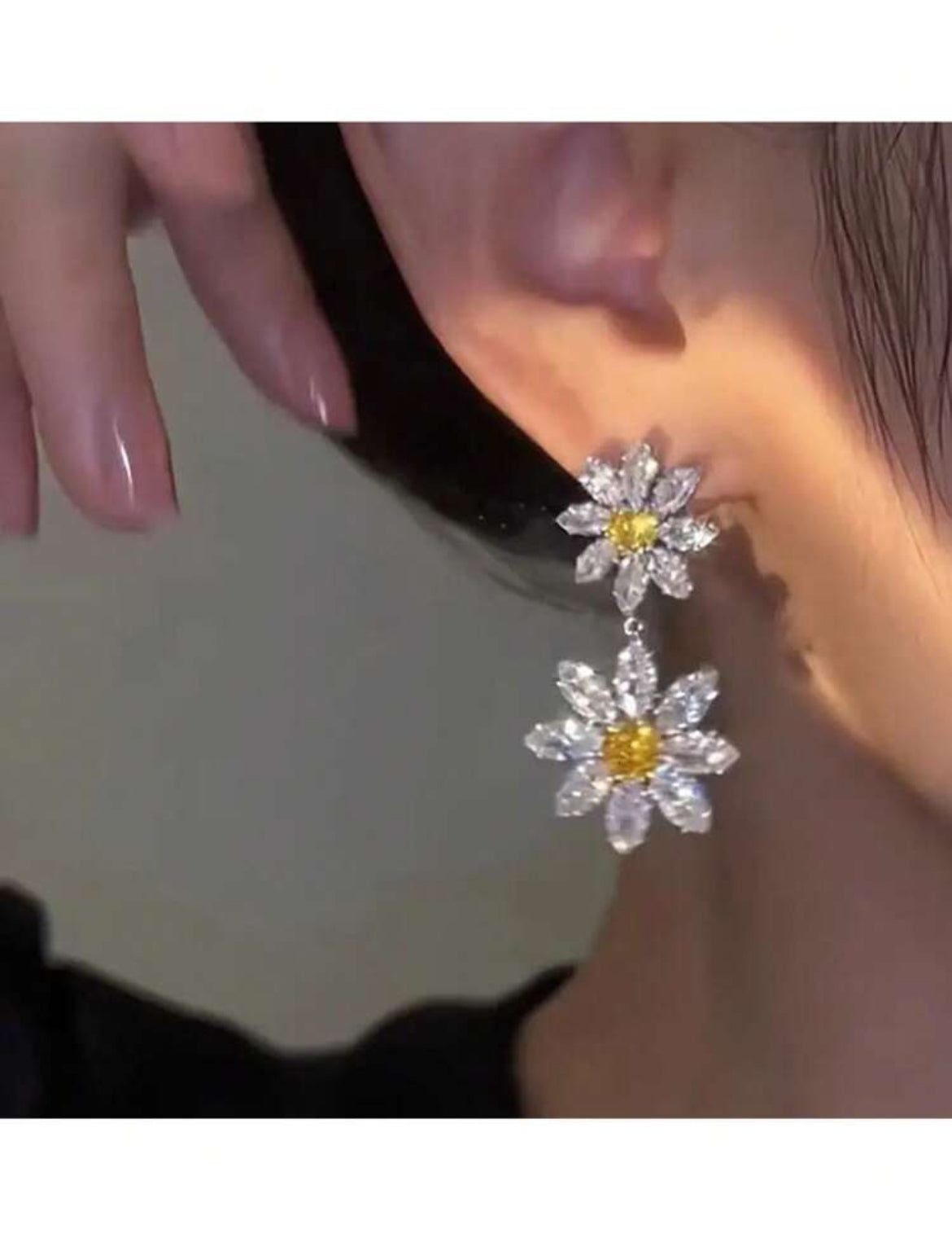 Exquisite Sunflower Pendant Earrings Sweet Style Two Small Chrysanthemum Sets Fitted With Shiny Cubic Zirconia Earrings