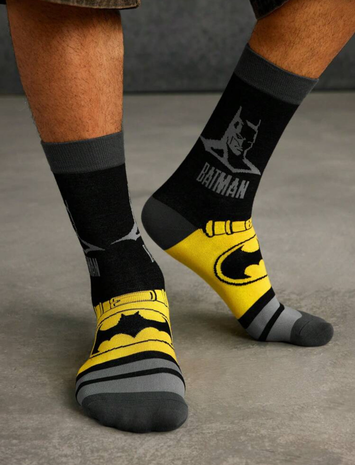 BATMAN 2 Pairs Hero And Bat Logo Pattern Colorblock Crew Socks,Suitable For All Seasons, Unisex,Men,Women, Cool Socks, Graphics Socks