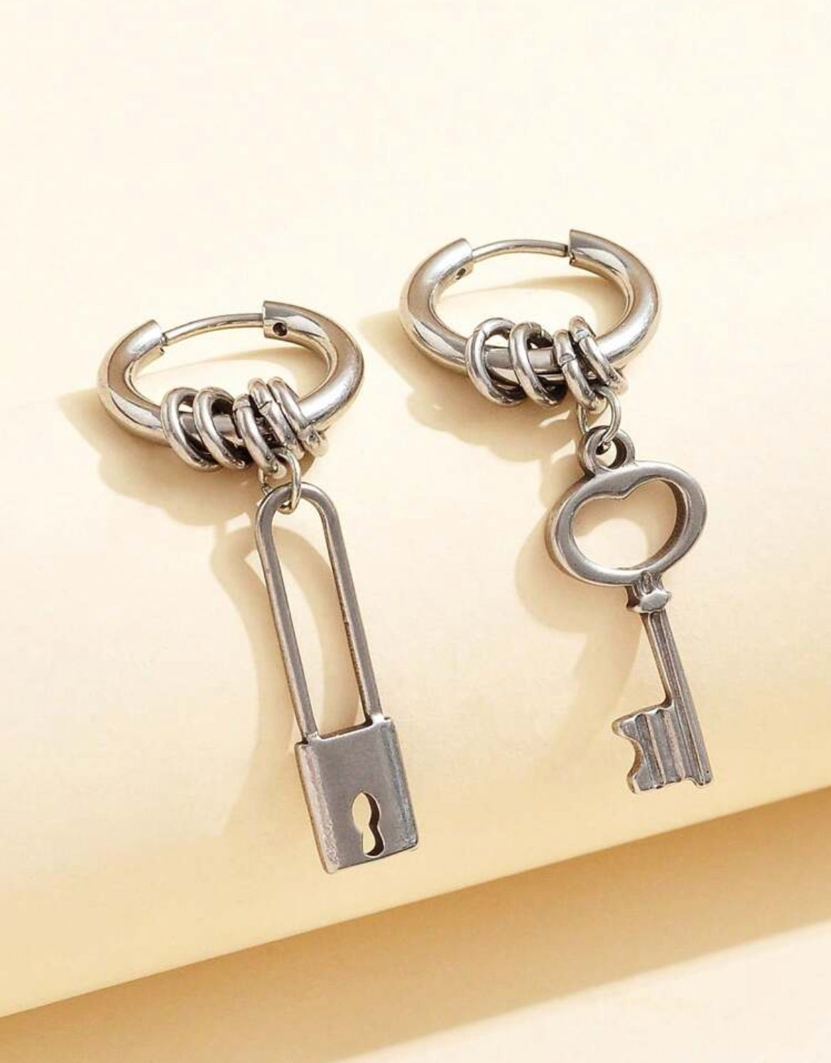 Punk Style Retro Simple Asymmetric Lock & Key Earrings