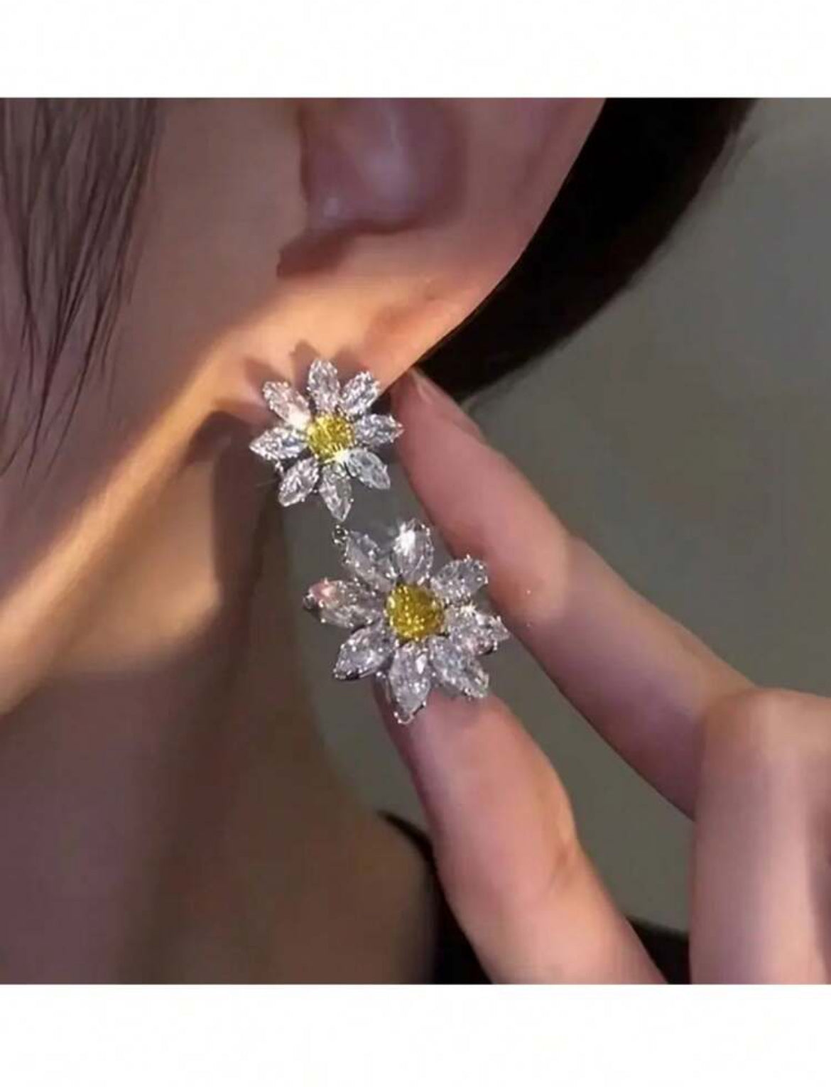 Exquisite Sunflower Pendant Earrings Sweet Style Two Small Chrysanthemum Sets Fitted With Shiny Cubic Zirconia Earrings