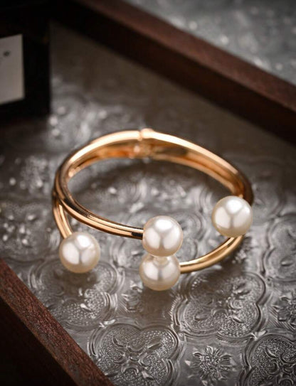 1pc Minimalist Chic Pearl Geometric Open Cuff Bracelet, Versatile For Daily Wear And Getaway, Suitable As Gift For Friends And Families