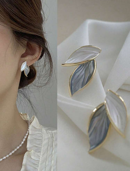 Blue And White Elegant Shell Gray Evening Earrings