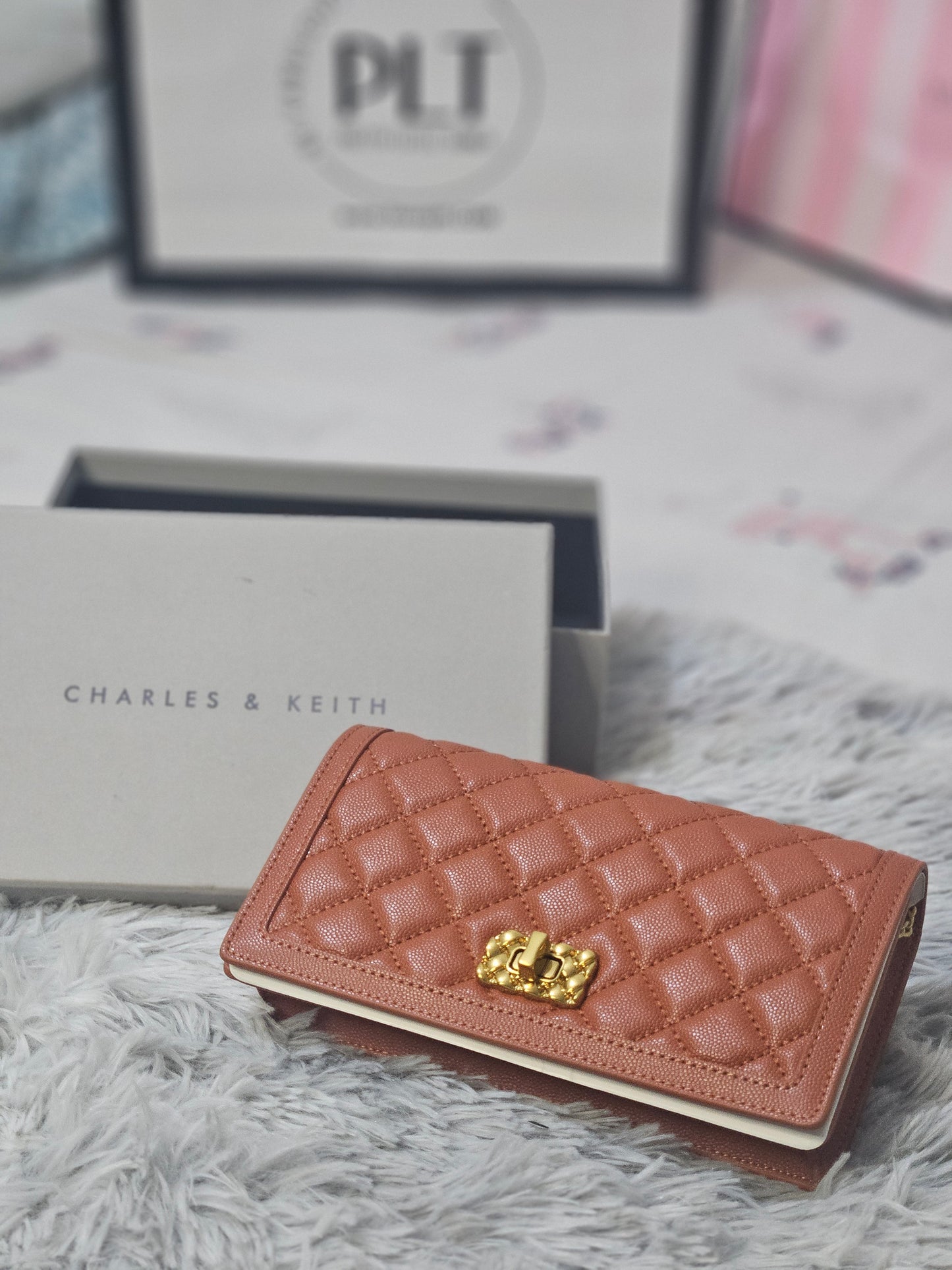 Charles & K eith Quilted Phone Pouch bag